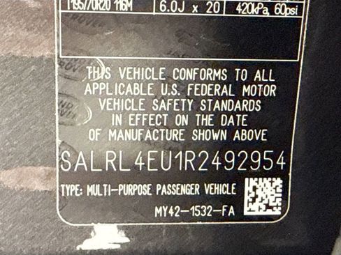 Used 2024 Land Rover Discovery Dynamic SE image 26