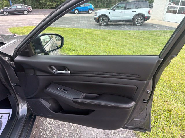 Used 2024 Nissan Altima 2.5 SV FWD image 13
