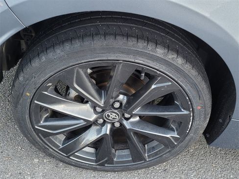 Used 2024 Toyota Corolla SE image 3