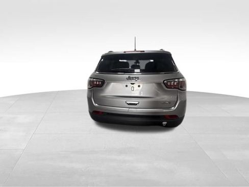 Used 2018 Jeep Compass Latitude FWD image 8