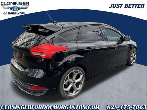 Used 2017 Ford Focus ST image 11