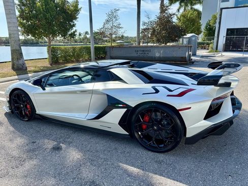 Used 2020 Lamborghini Aventador SVJ image 34