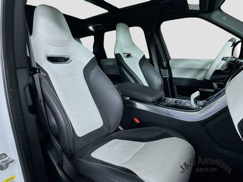 Used 2022 Land Rover Range Rover Sport SVR image 36