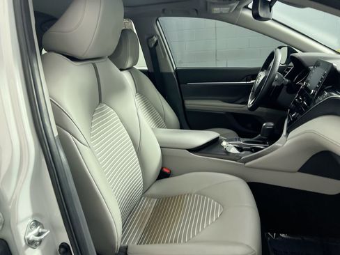 Used 2023 Toyota Camry SE image 28