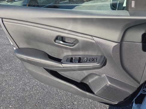 Used 2024 Nissan Sentra S FWD image 14