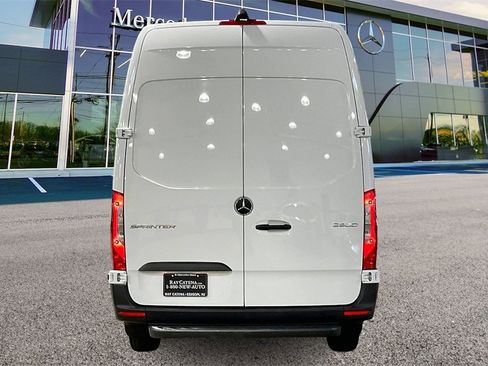 Used 2025 Mercedes-Benz Sprinter 2500 image 4