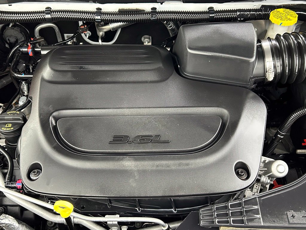 Used 2025 Chrysler Pacifica Limited FWD image 36