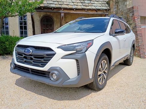 Used 2023 Subaru Outback Premium AWD/4WD image 5