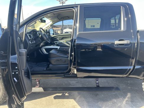 Used 2018 Nissan Titan PRO-4X w/ Pro-4x Convenience Package image 14