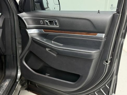 Used 2018 Ford Explorer Limited image 22