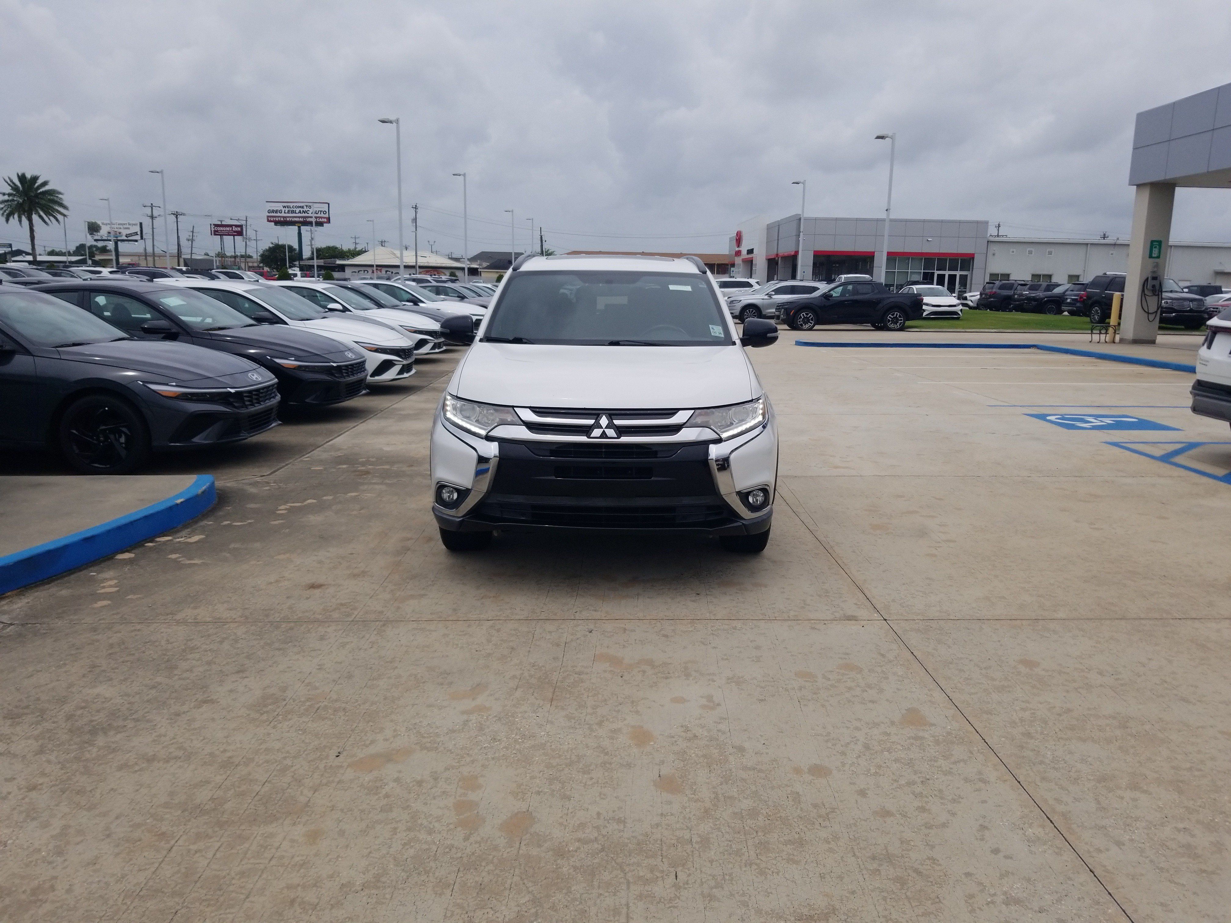 Used 2018 Mitsubishi Outlander LE FWD image 2