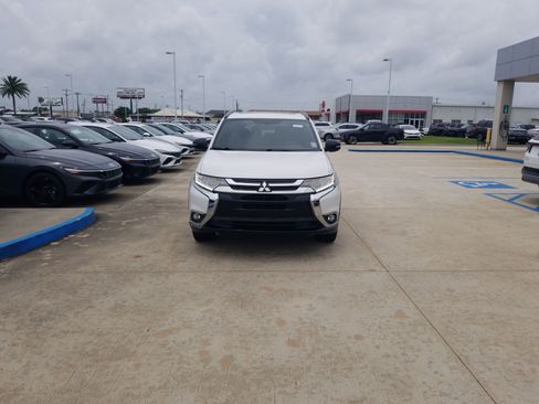 Used 2018 Mitsubishi Outlander LE FWD image 2
