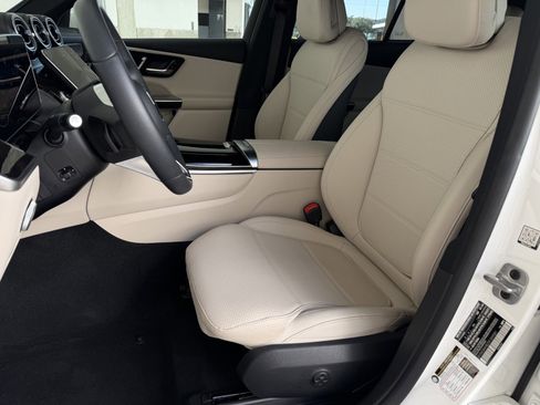 Certified 2025 Mercedes-Benz GLC 300 4MATIC image 8