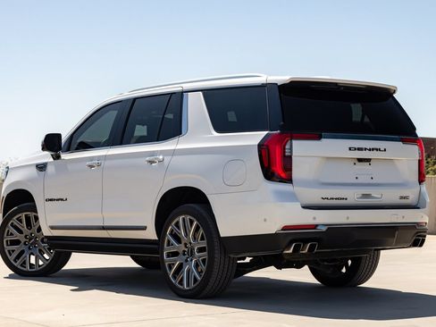 Used 2025 GMC Yukon Denali Ultimate AWD/4WD image 12