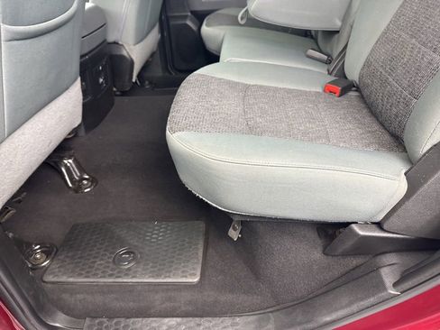 Used 2019 RAM 1500 Classic SLT w/ SLT Plus D￩cor Group AWD/4WD image 34