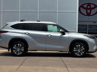 Used 2022 Toyota Highlander XLE AWD/4WD video 3