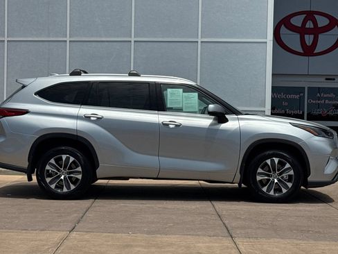 Used 2022 Toyota Highlander XLE AWD/4WD image 3