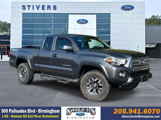 Used 2017 Toyota Tacoma TRD Off-Road w/ Tow Package AWD/4WD image 1
