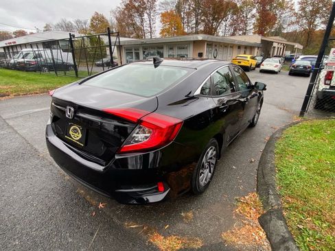 Used 2018 Honda Civic EX image 5