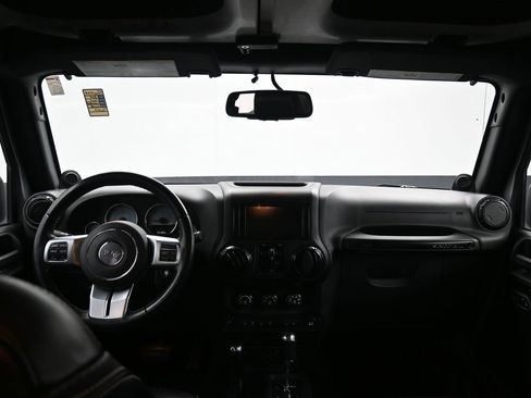 Used 2014 Jeep Wrangler Unlimited Sahara image 27