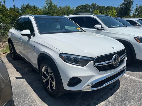 Used 2025 Mercedes-Benz GLC 350e 4MATIC image 4