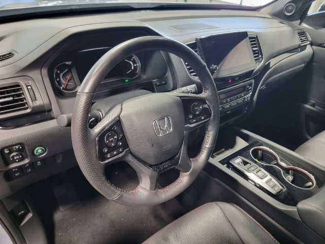 Certified 2025 Honda Passport Black Edition image 11