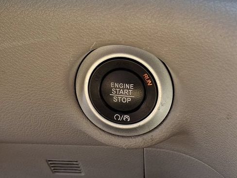 Used 2024 Chrysler Pacifica Touring-L FWD image 29