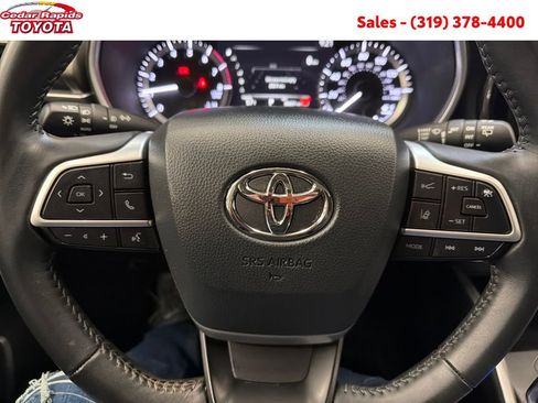 Certified 2024 Toyota Highlander XLE image 17