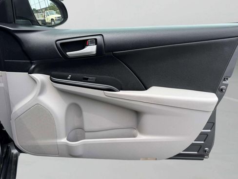 Used 2013 Toyota Camry LE FWD image 17