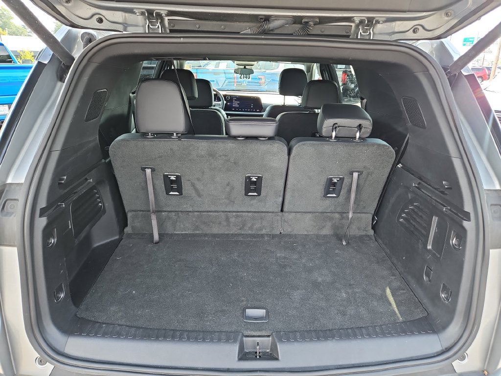 Used 2026 Chevrolet Traverse LT FWD image 9