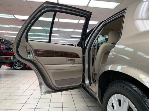 Used 2005 Mercury Grand Marquis GS image 9