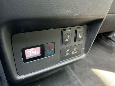 Used 2023 Nissan Rogue Platinum AWD/4WD image 25
