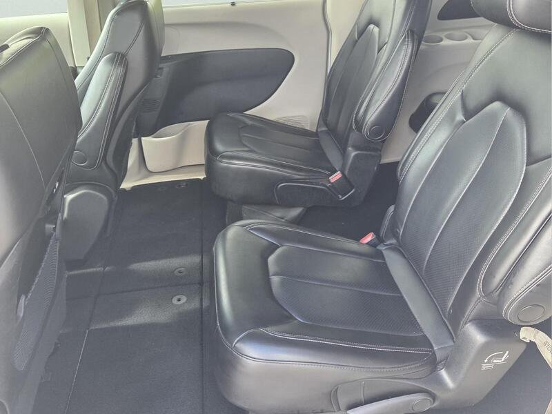 Certified 2023 Chrysler Pacifica Touring-L FWD image 12