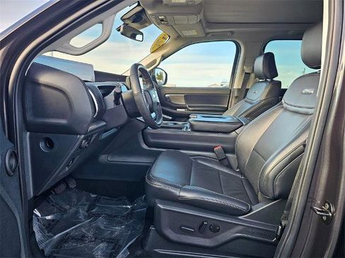 Certified 2025 Ford Expedition Max Platinum image 11