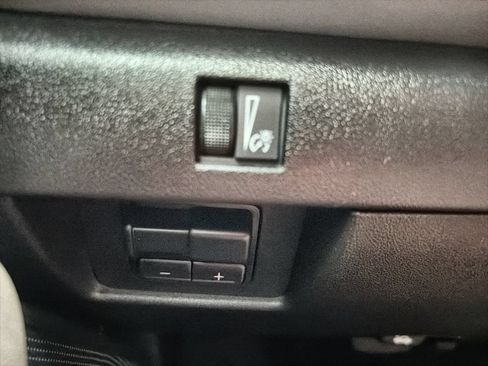 Used 2025 Chevrolet Colorado ZR2 w/ Technology Package AWD/4WD image 18