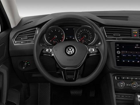 Used 2021 Volkswagen Tiguan S image 8