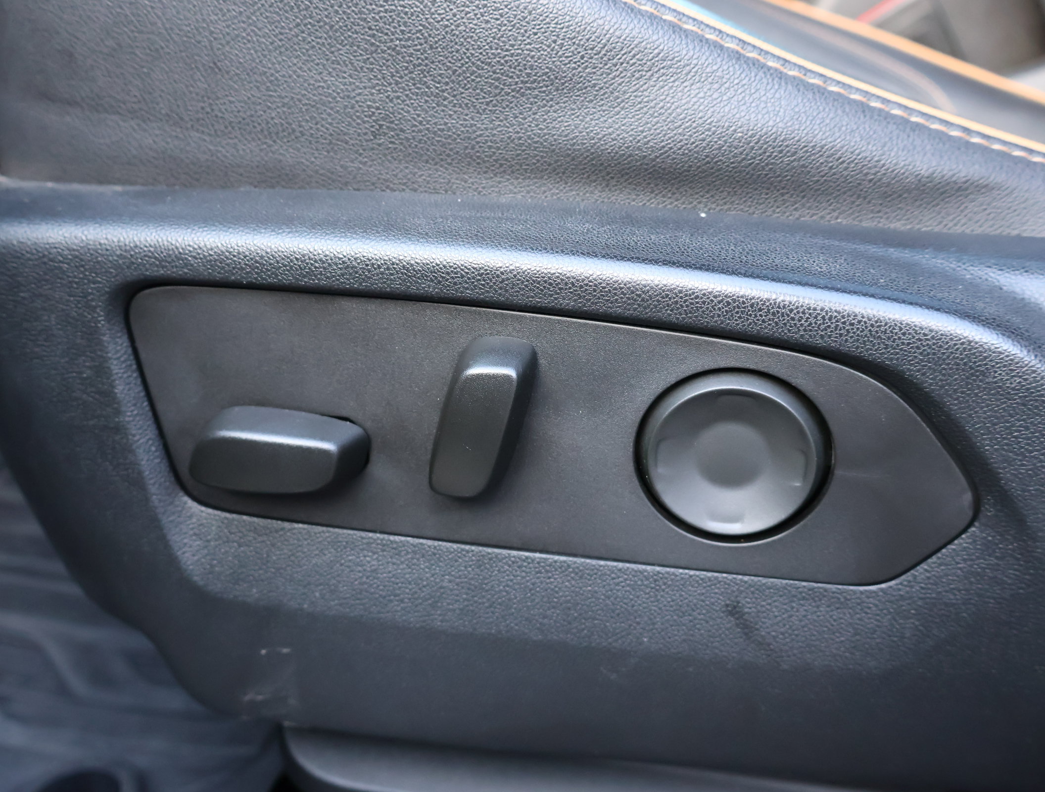 Used 2023 GMC Yukon XL AT4 w/ LPO, Floor Liner Package AWD/4WD image 11
