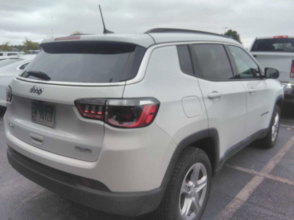 Used 2023 Jeep Compass Latitude AWD/4WD image 5