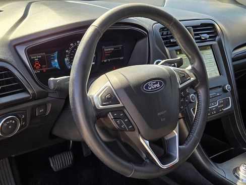 Used 2018 Ford Fusion SE w/ Equipment Group 201A FWD image 19