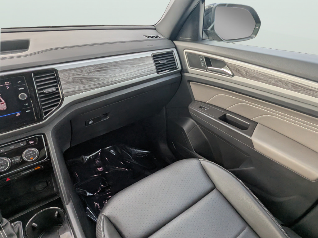 Used 2023 Volkswagen Atlas Cross Sport SE w/ Panoramic Sunroof Package FWD image 16