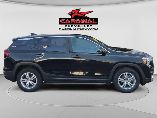 Used 2024 GMC Terrain SLE w/ LPO, Floor Liner Package FWD image 2