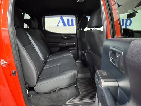 Used 2017 Toyota Tacoma TRD Sport image 14