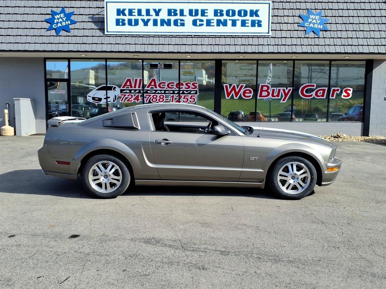 Used 2005 Ford Mustang GT RWD image 1