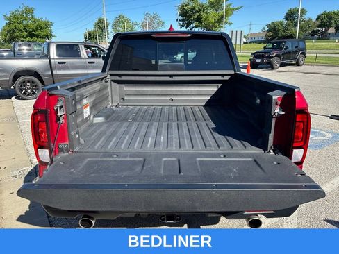 Used 2025 Honda Ridgeline Black Edition image 3