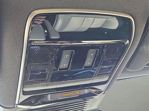 Used 2025 Land Rover Range Rover SE image 29