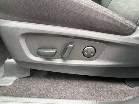Used 2025 Nissan Pathfinder SV AWD/4WD image 17