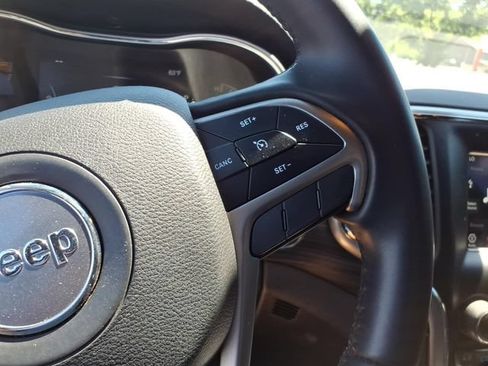 Used 2021 Jeep Grand Cherokee Laredo AWD/4WD image 10