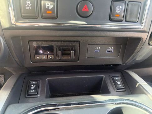 Used 2024 Nissan Titan SV w/ SV Convenience Package image 36