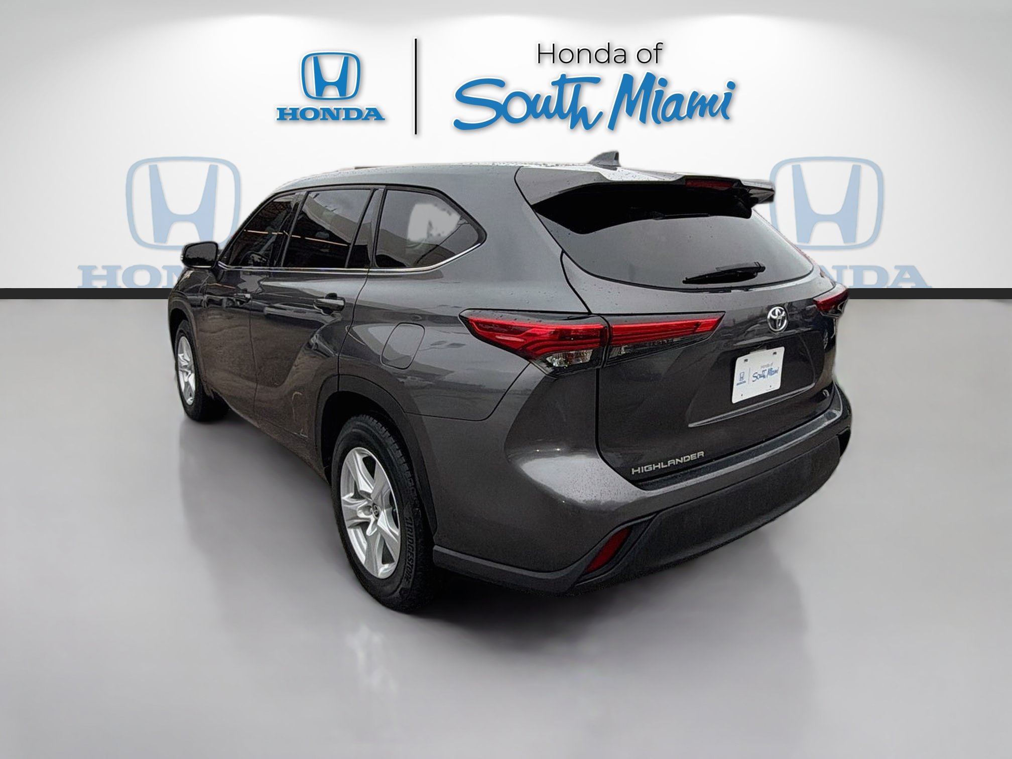 Used 2020 Toyota Highlander L FWD image 5