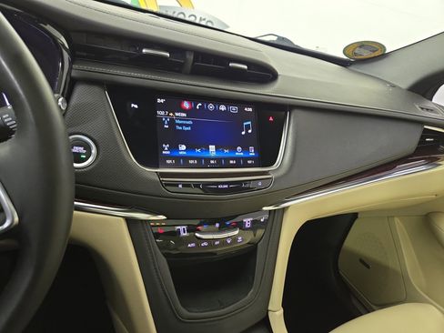 Used 2017 Cadillac XT5 Luxury w/ Driver Awareness Package image 24